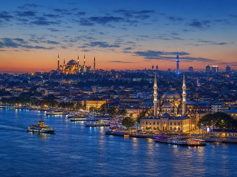 Istanbul skyline at night showing Hagia Sophia, Blue Mosque and Bosphorus Bridge — destination for gastric sleeve surgery